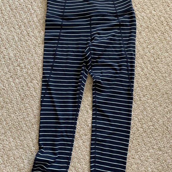 Athleta powervita Capri leggings